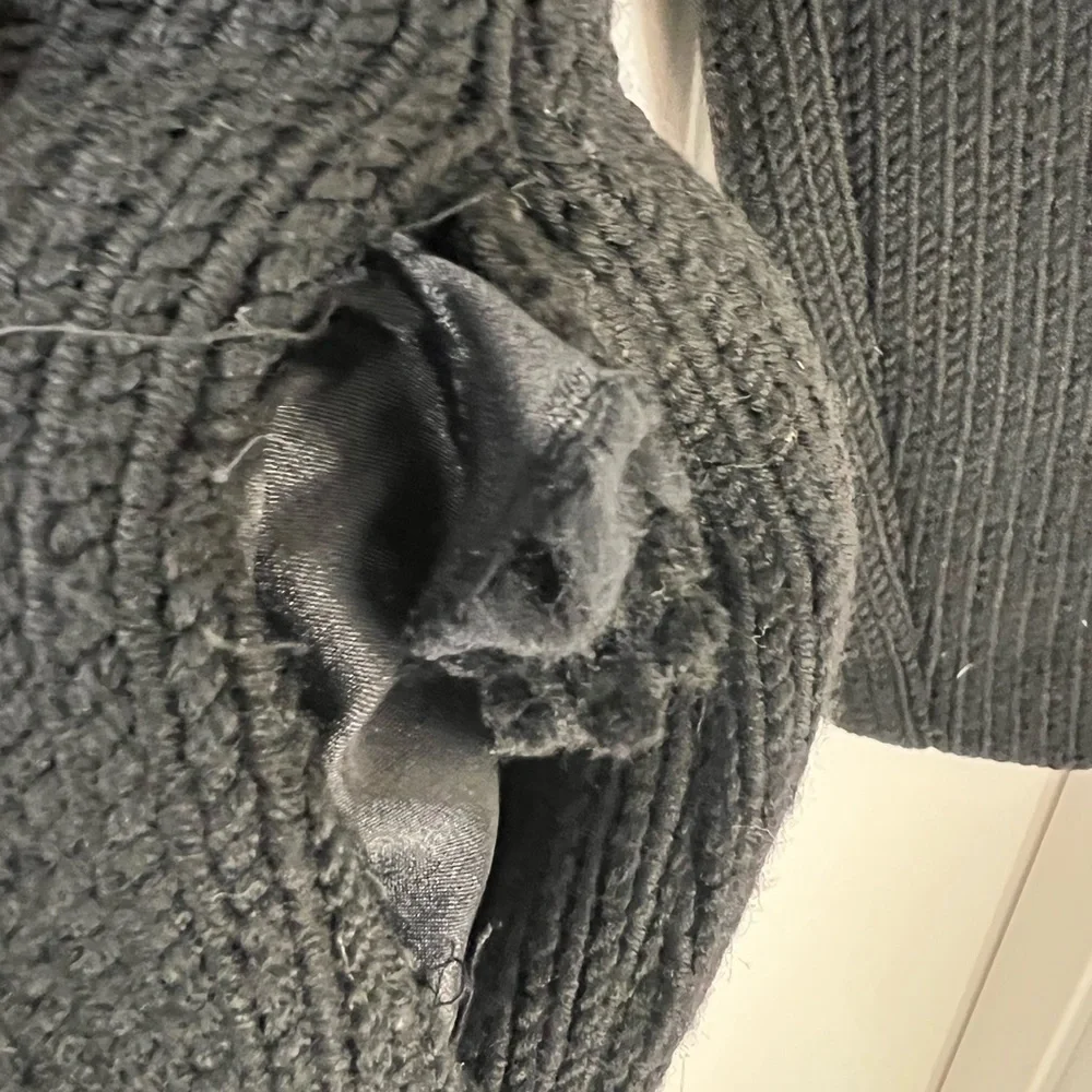 Helmut Lang Black Cable Knit Cardigan 100% Wool Buckle Closure Long Sleeve Petit
